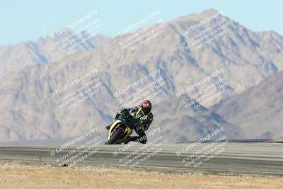 media/Dec-01-2025-Moto Forza (Mon) [[2daa91e15f]]/3-Beginner Group/Session 4 Turn 9/